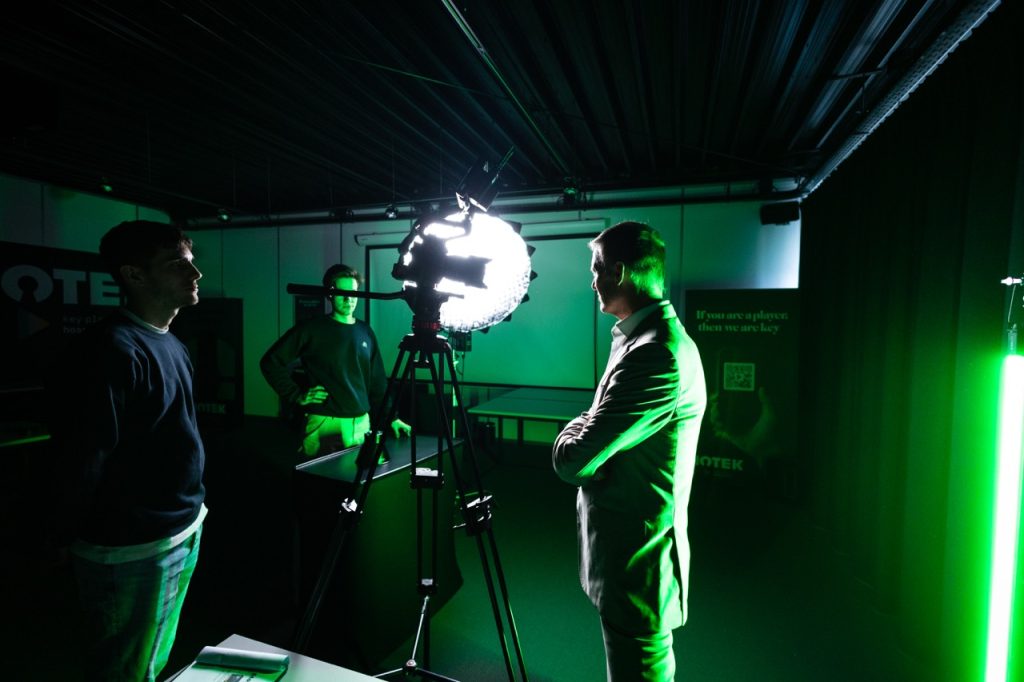 Dubbel Media behind the scenes dubbel media